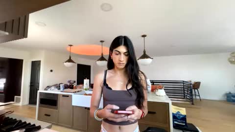 Snapshot of tgirltoesx chatting on April 29, 2026, 6:25 pm babygirlmami online show from April 29, 2026, 6:25 pm