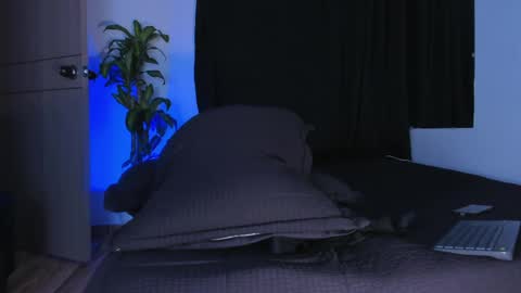 thadeo_king online show from May 26, 2026, 2:18 am