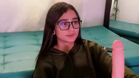 thalia  online show from December 9, 2024, 3:22 pm