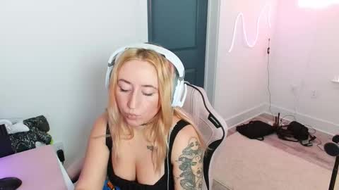 Snapshot of thaliacollinsss chatting on February 13, 2026, 4:47 pm thaliacollinsss online show from February 13, 2026, 4:47 pm