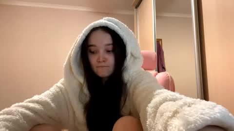 Snapshot of thaliakuchem chatting on February 21, 2026, 2:18 pm Yumi online show from February 21, 2026, 2:18 pm