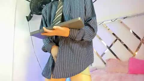 thanier_18 online show from May 16, 2026, 7:34 pm