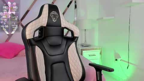 thanier_18 online show from June 9, 2026, 7:14 pm