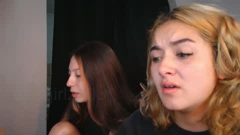   online show from November 4, 2025, 2:38 pm