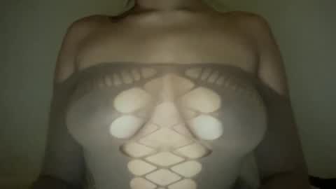 Melanie online show from November 14, 2025, 5:06 am