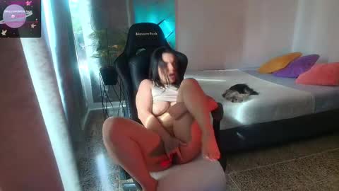 Paola online show from October 27, 2025, 7:51 pm