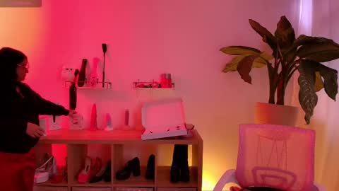 i am Cat  online show from November 17, 2025, 6:03 pm