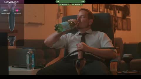Snapshot of the_dilf chatting on May 28, 2026, 8:44 am The DILF - online show from May 28, 2026, 8:44 am