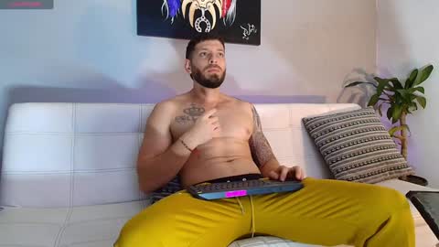 SCOTT  THEO  KAMERON  GENDERSON online show from December 12, 2024, 3:32 am