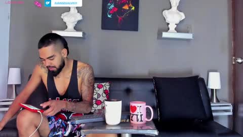 SCOTT  THEO  KAMERON  GENDERSON online show from February 5, 2025, 1:22 pm