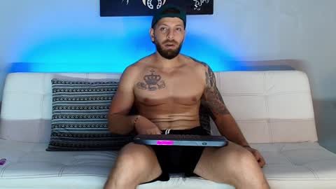 SCOTT  THEO  KAMERON  GENDERSON online show from February 6, 2025, 2:22 am