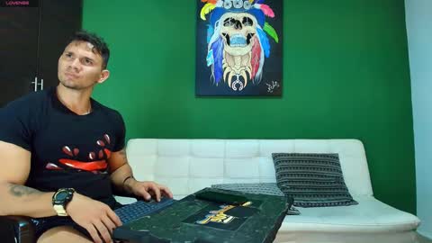 SCOTT  THEO  KAMERON  GENDERSON online show from September 17, 2025, 11:39 pm