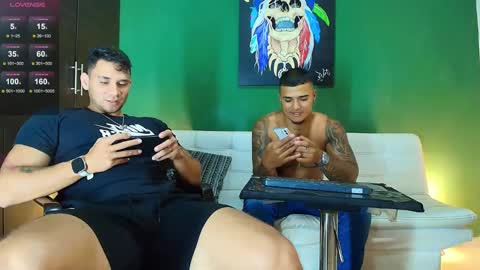 SCOTT  THEO  KAMERON  GENDERSON online show from November 12, 2025, 12:55 am