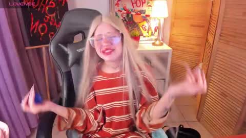 Snapshot of theangelykitty chatting on January 30, 2025, 6:24 am theangelykitty online show from January 30, 2025, 6:24 am