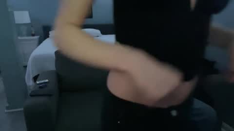 theauroravee online show from April 1, 2026, 5:52 am