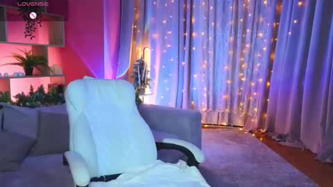 Lucy online show from December 19, 2025, 12:12 pm