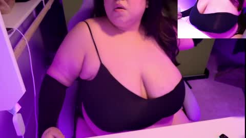 TheBouncingBetty online show from April 24, 2026, 11:07 pm
