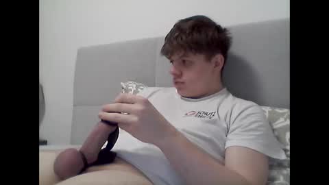 Snapshot of thecuteguy144949 chatting on February 9, 2025, 5:54 pm thecuteguy144949 online show from February 9, 2025, 5:54 pm