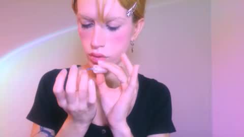 Yolanda online show from November 22, 2025, 3:44 pm