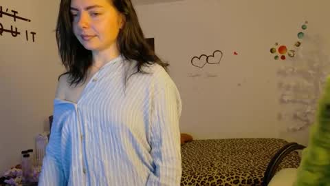 TheFarmergirl online show from November 17, 2025, 5:13 am