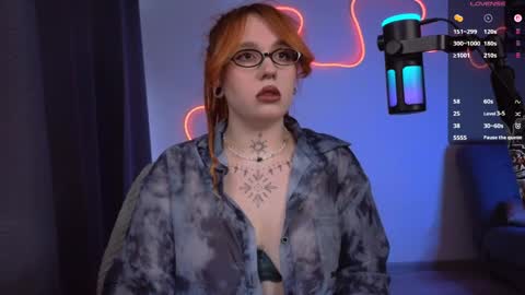 Snapshot of thefullredmoon chatting on April 23, 2026, 9:52 am Moon online show from April 23, 2026, 9:52 am