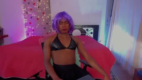 Snapshot of thegoldenbitch chatting on January 23, 2025, 10:33 pm Goldie online show from January 23, 2025, 10:33 pm