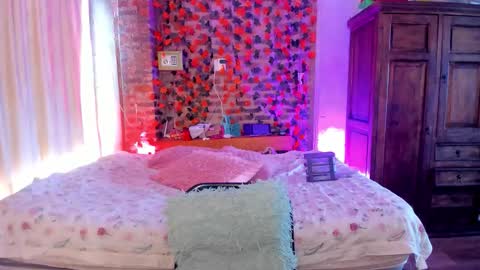 Snapshot of thegoldenbitch chatting on November 9, 2025, 3:10 pm Goldie online show from November 9, 2025, 3:10 pm