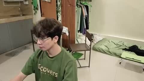 Green online show from November 24, 2025, 3:01 pm