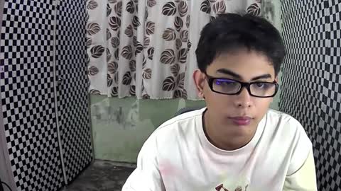 Snapshot of thehugecomeback chatting on December 2, 2024, 9:45 am Xerxis online show from December 2, 2024, 9:45 am