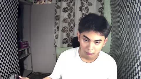 Snapshot of thehugecomeback chatting on December 5, 2024, 8:44 am Xerxis online show from December 5, 2024, 8:44 am