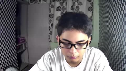 Snapshot of thehugecomeback chatting on December 5, 2024, 11:49 am Xerxis online show from December 5, 2024, 11:49 am