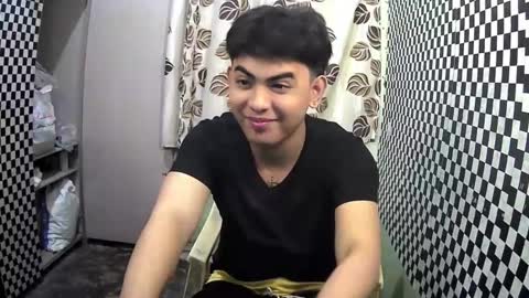 Snapshot of thehugecomeback chatting on January 18, 2025, 3:59 pm Xerxis online show from January 18, 2025, 3:59 pm