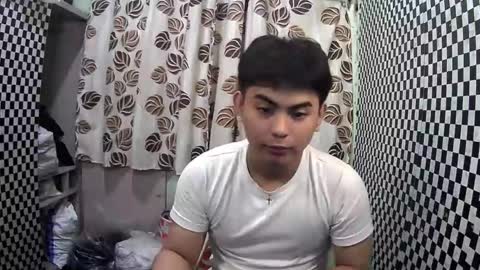 Snapshot of thehugecomeback chatting on February 3, 2025, 6:39 pm Xerxis online show from February 3, 2025, 6:39 pm