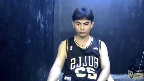 Snapshot of thehugecomeback chatting on February 9, 2025, 12:28 am Xerxis online show from February 9, 2025, 12:28 am