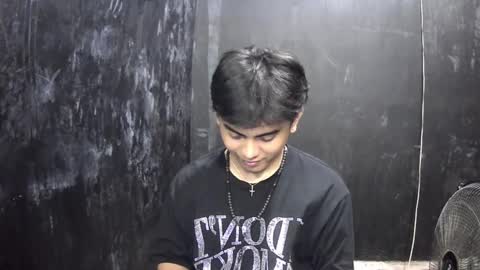 Snapshot of thehugecomeback chatting on February 18, 2025, 12:28 pm Xerxis online show from February 18, 2025, 12:28 pm