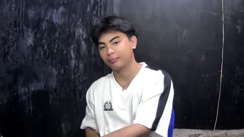 Snapshot of thehugecomeback chatting on February 23, 2025, 3:51 pm Xerxis online show from February 23, 2025, 3:51 pm