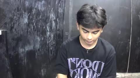 Snapshot of thehugecomeback chatting on February 24, 2025, 2:26 pm Xerxis online show from February 24, 2025, 2:26 pm