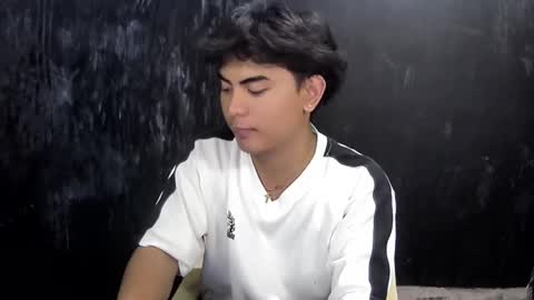 Snapshot of thehugecomeback chatting on March 2, 2025, 6:40 pm Xerxis online show from March 2, 2025, 6:40 pm