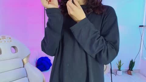 Theia  online show from January 4, 2025, 12:49 pm