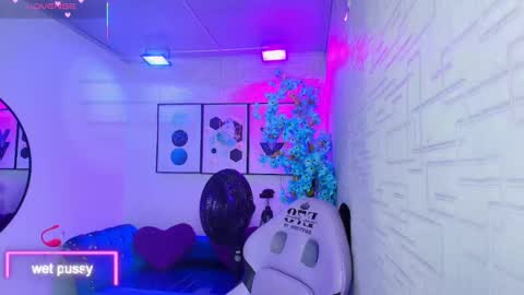 Theia  online show from October 4, 2025, 12:36 pm