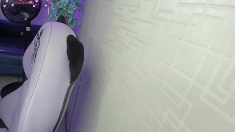 Theia  online show from November 15, 2025, 2:42 am