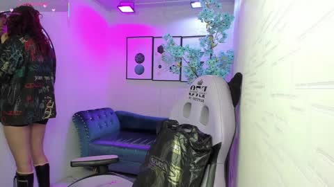 Theia  online show from January 10, 2026, 12:18 pm