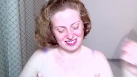 Ella online show from October 31, 2025, 7:04 pm