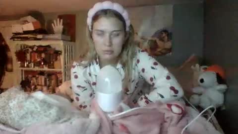 Little Bambii online show from December 15, 2025, 3:55 am