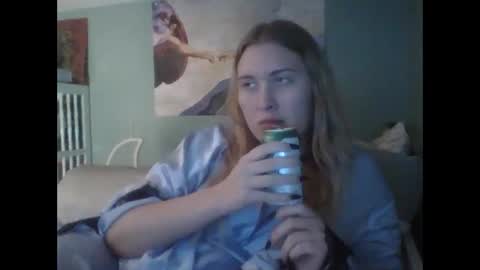 Little Bambii online show from December 19, 2025, 1:34 am