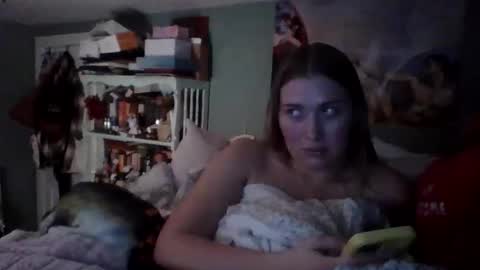 Snapshot of thelittlebambii chatting on February 5, 2026, 2:49 am Little Bambii online show from February 5, 2026, 2:49 am