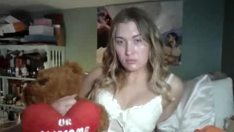 Snapshot of thelittlebambii chatting on February 9, 2026, 12:25 am Little Bambii online show from February 9, 2026, 12:25 am