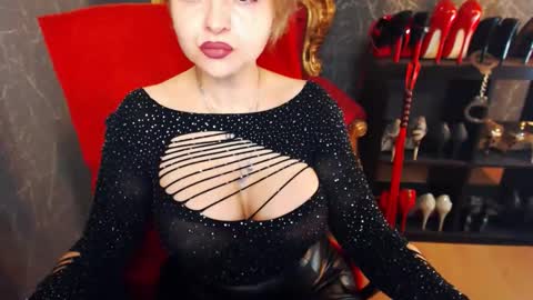 Snapshot of themilfmistress chatting on November 5, 2025, 10:04 am mihaela online show from November 5, 2025, 10:04 am