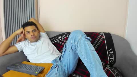 Snapshot of theo_morris chatting on March 3, 2026, 4:18 am theo_morris online show from March 3, 2026, 4:18 am