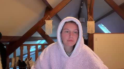 theofficialqueen online show from April 12, 2026, 6:13 pm